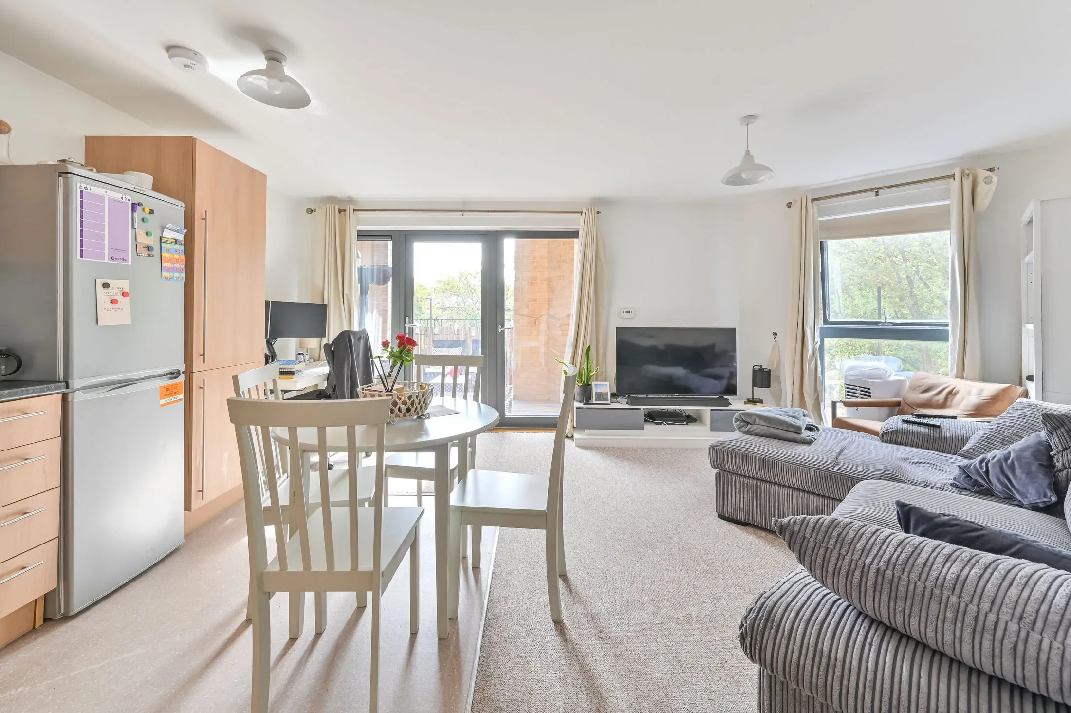 Flat Mostyn Road in Greater London