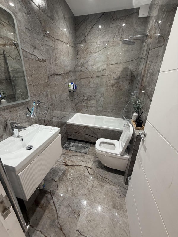 Room Perryn Road in Greater London