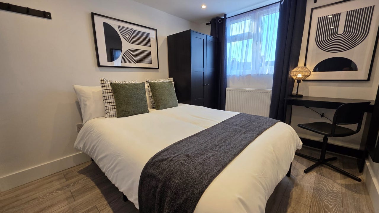 Flat Dale Road in Luton