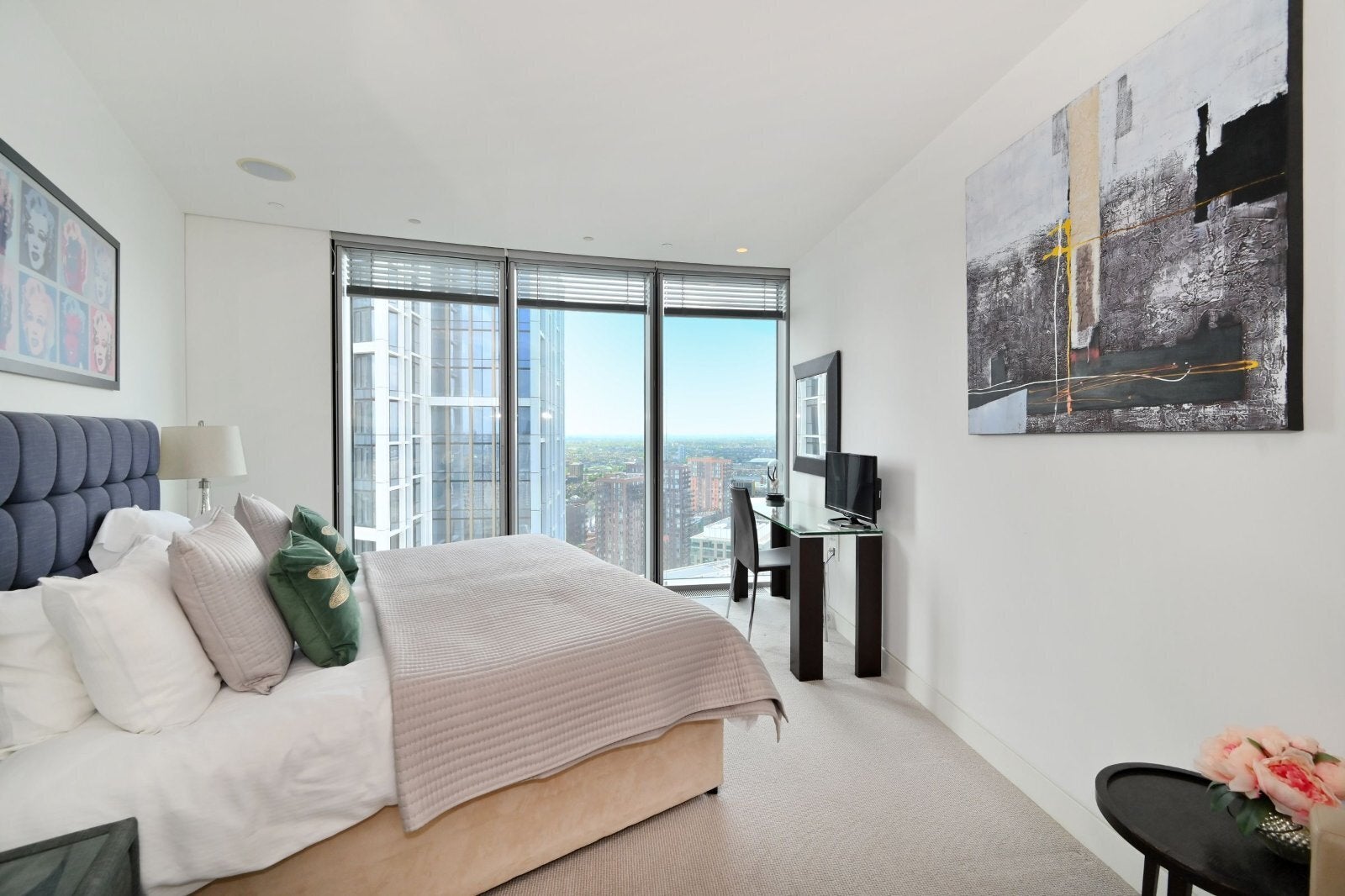 Flat Nine Elms Lane in Greater London