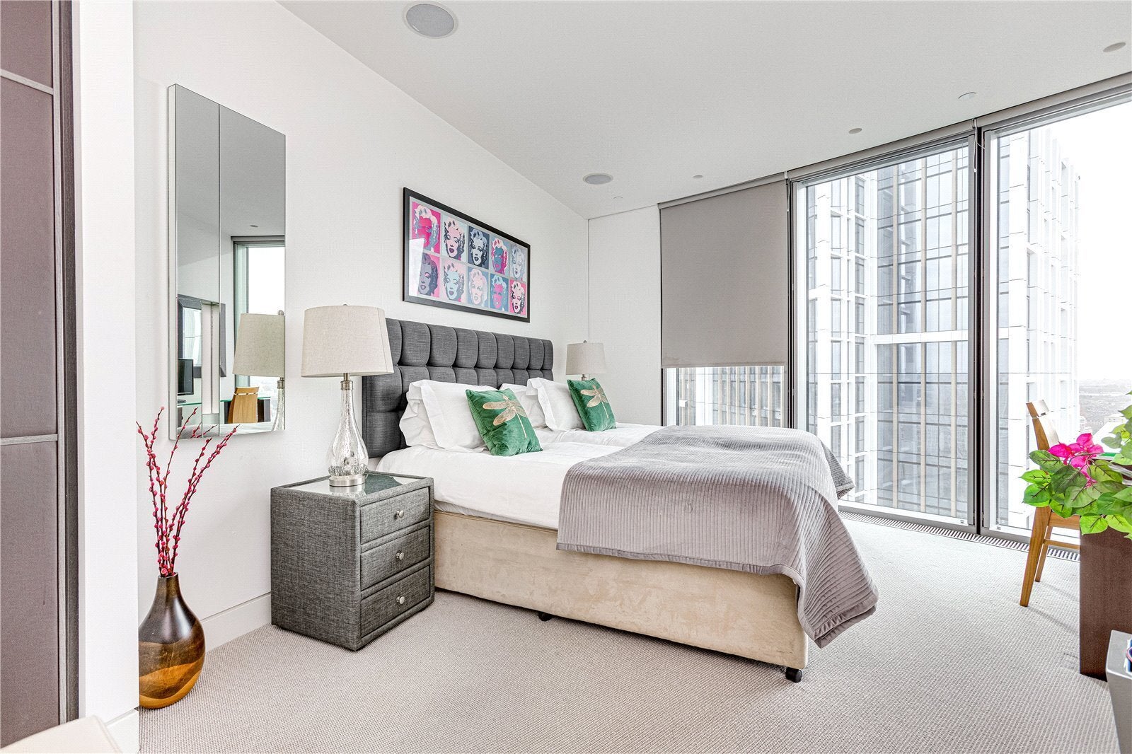 Flat Nine Elms Lane in Greater London