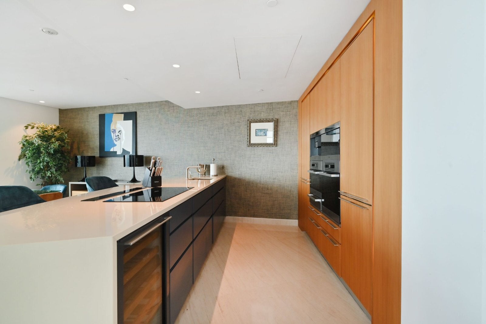 Flat Nine Elms Lane in Greater London