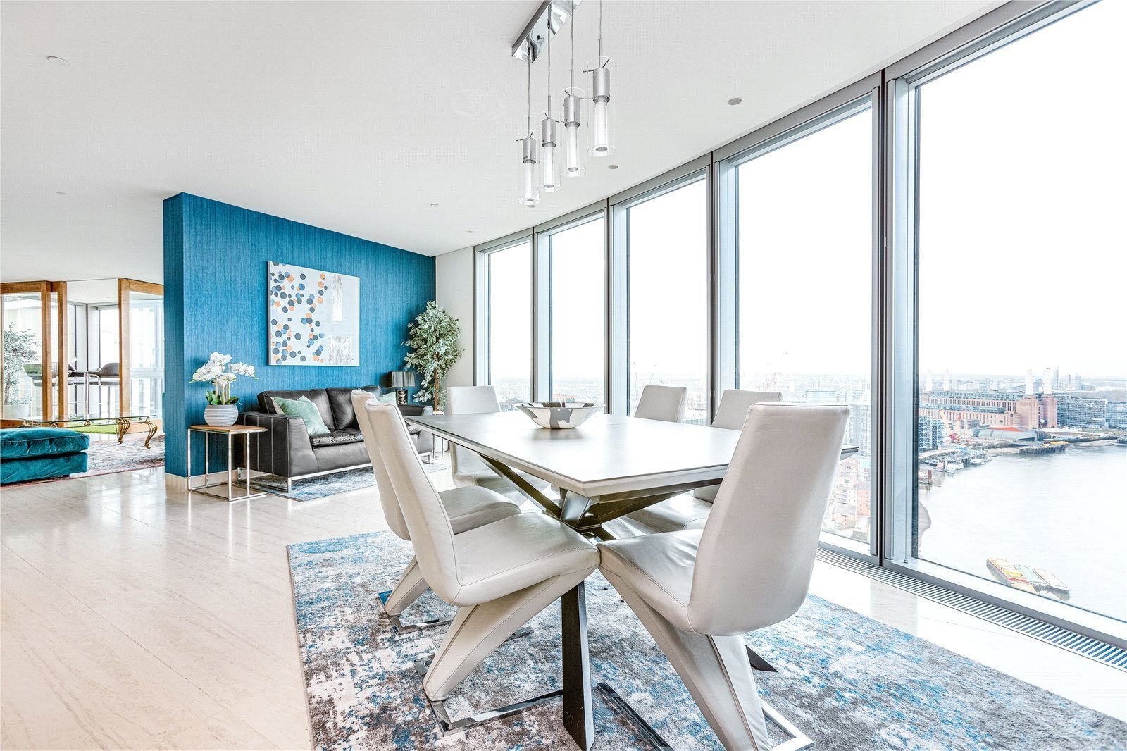 Flat Nine Elms Lane in Greater London