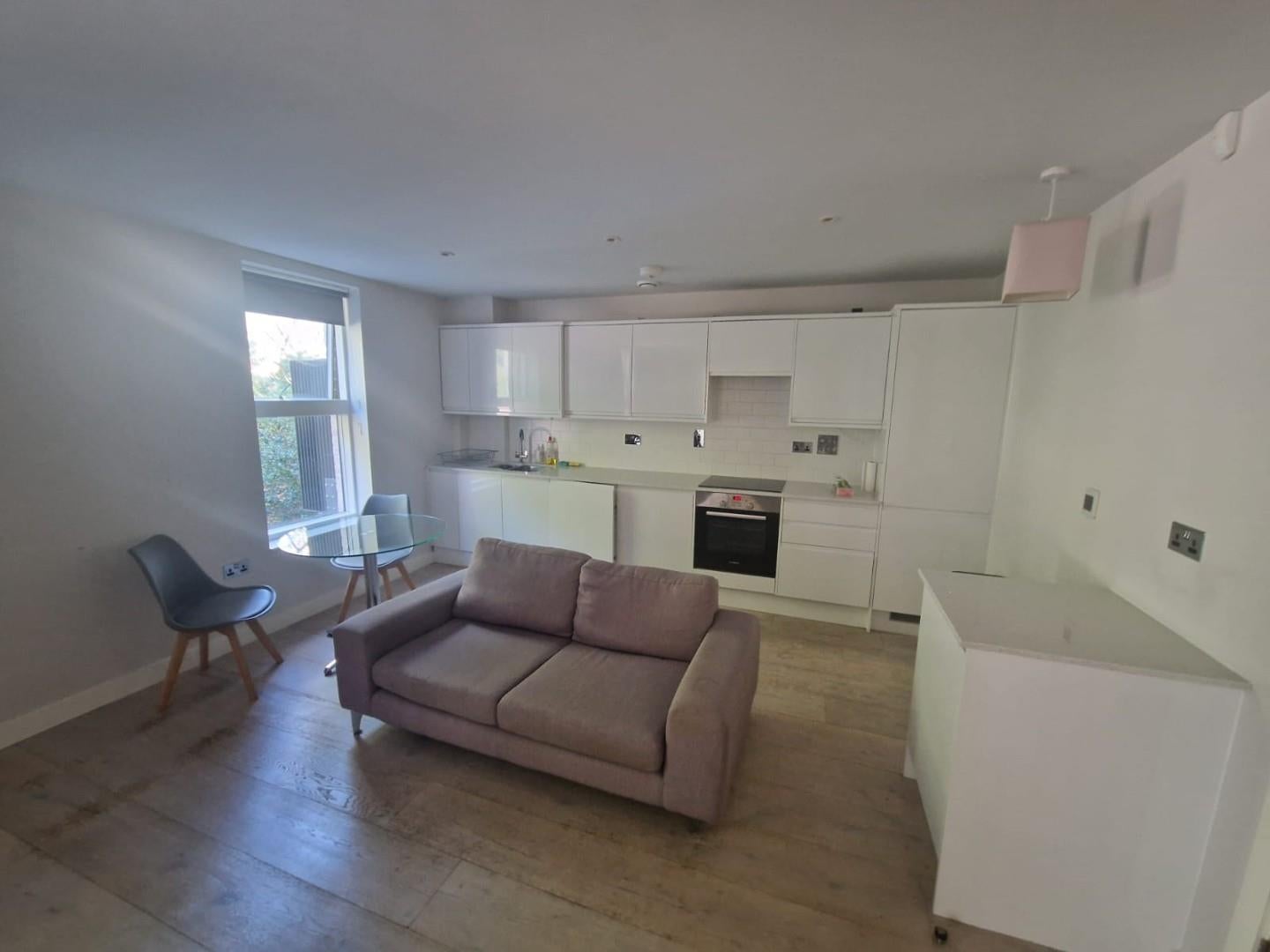 Flat Havannah Street in Greater London