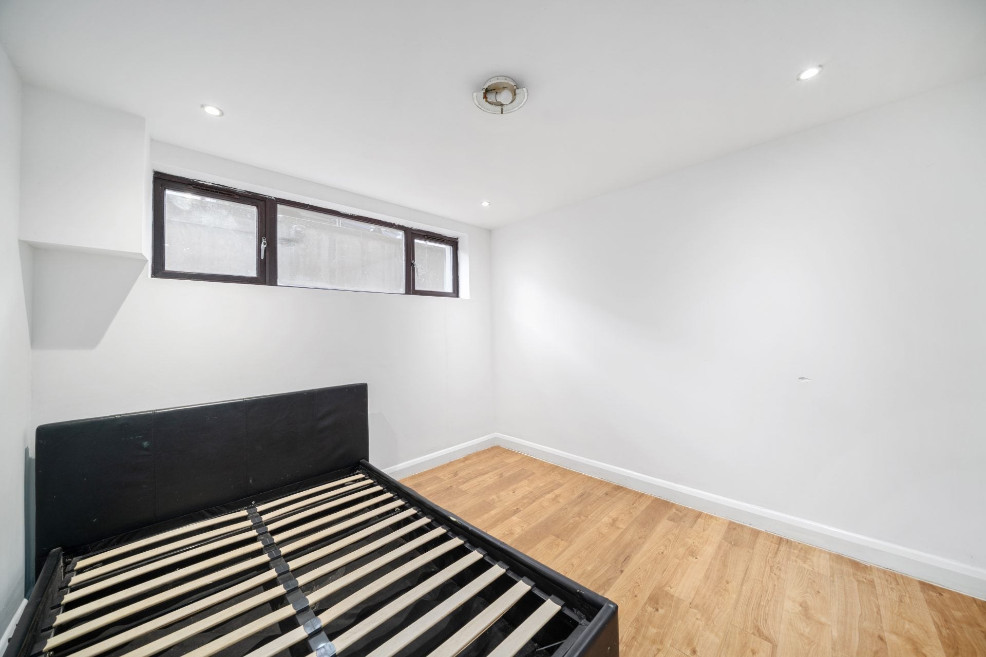 Flat Weir Road in Greater London