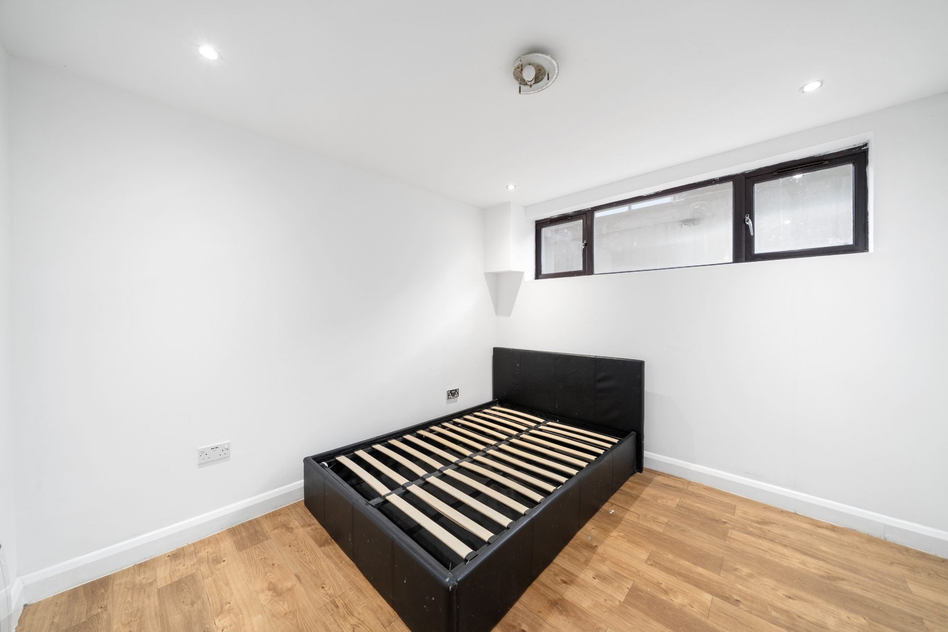 Flat Weir Road in Greater London