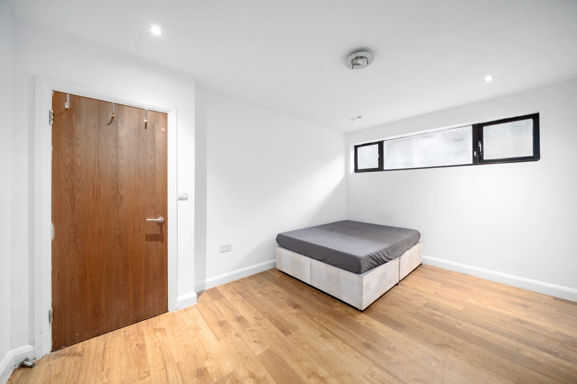 Flat Weir Road in Greater London