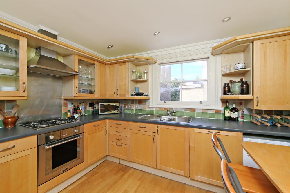 Flat Gratton Road in Greater London
