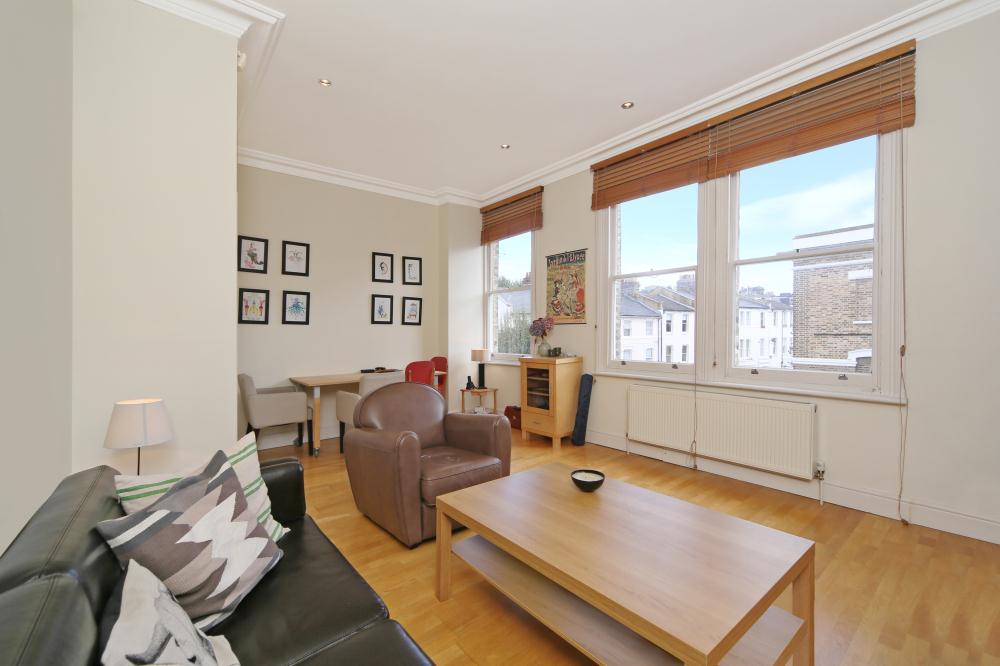 Flat Gratton Road in Greater London