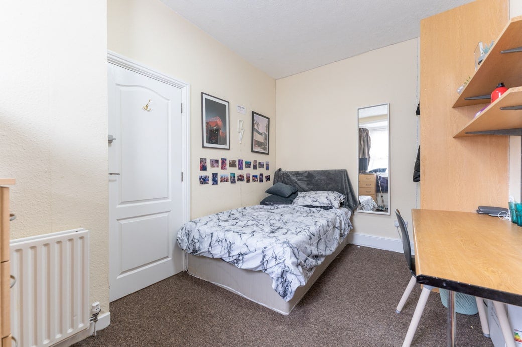 Room Harrow Road in Birmingham