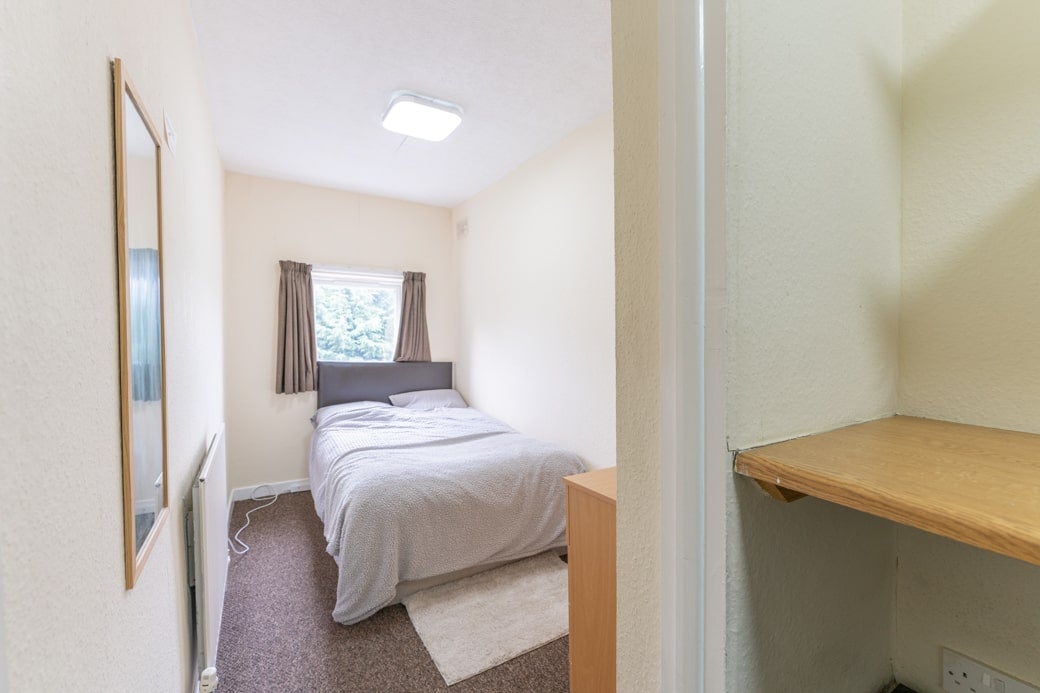 Room Harrow Road in Birmingham