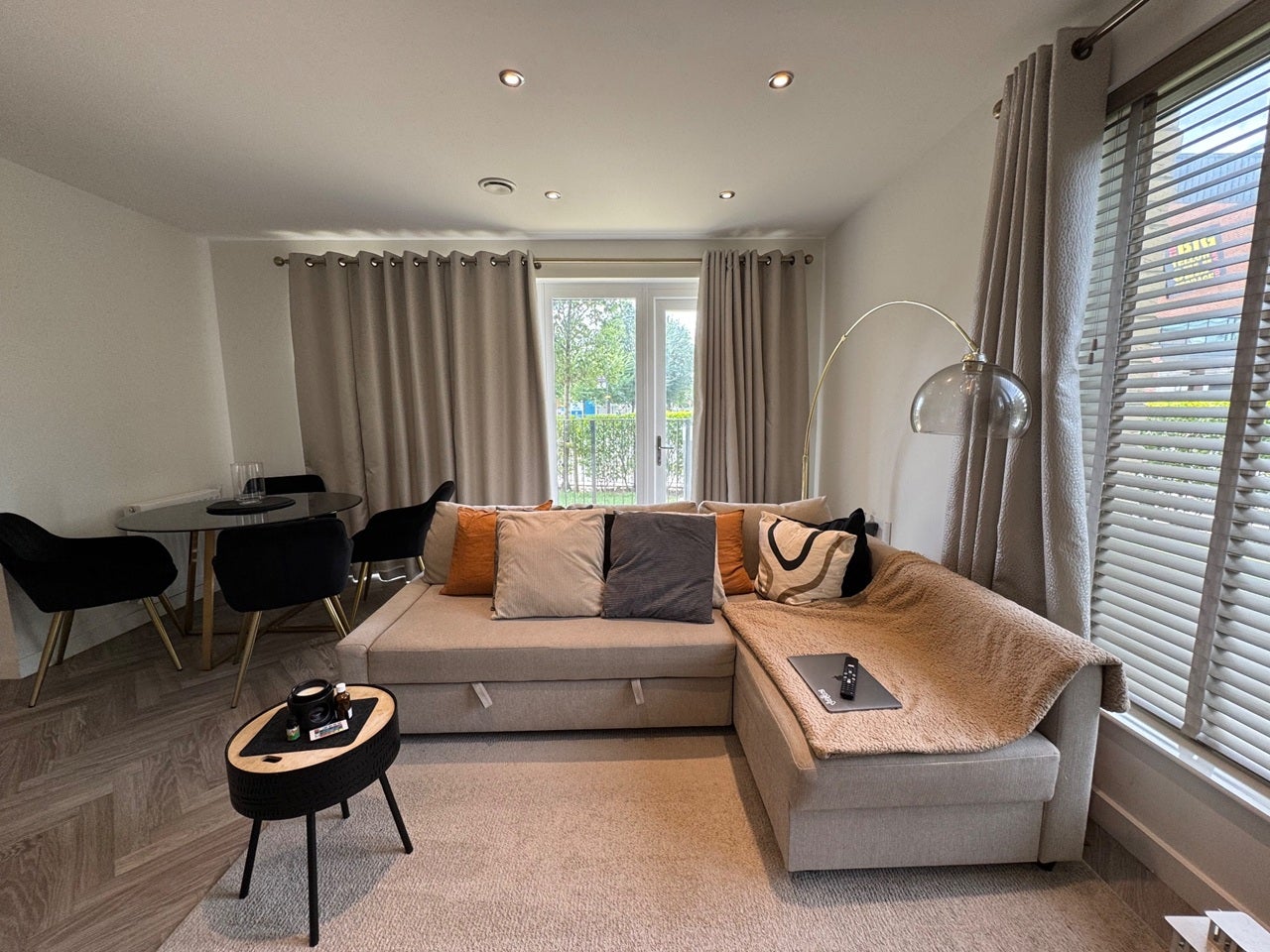 Flat Cumberland Road in Greater London