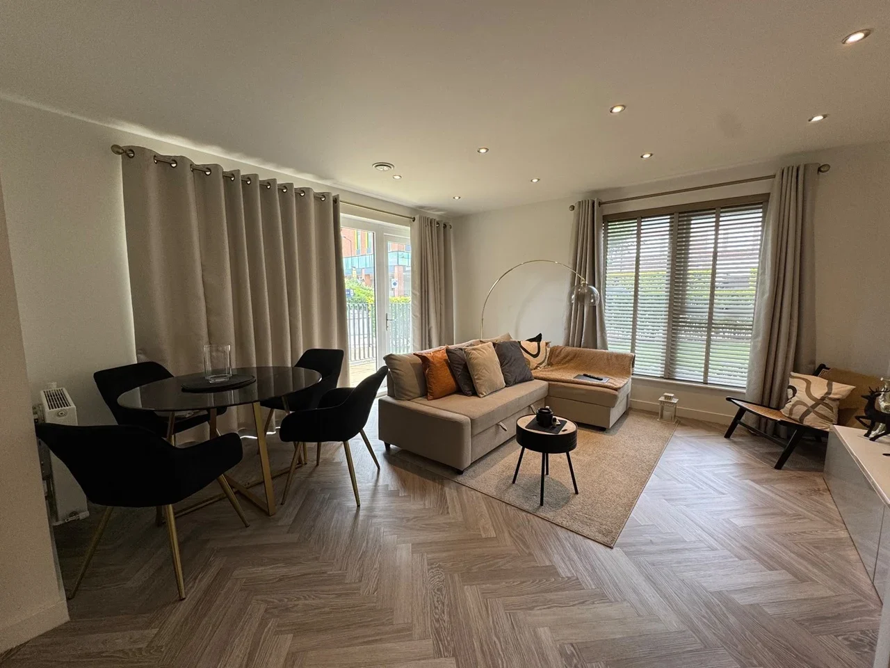 Flat Cumberland Road in Greater London