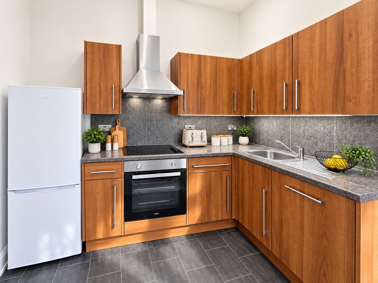 Flat Brunel Court in Greater London