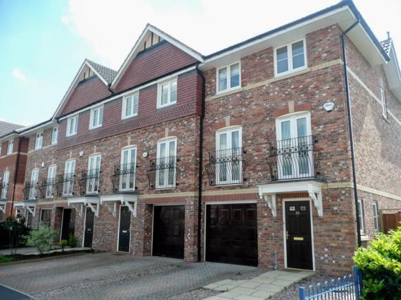 House Abbeydale Close in Cheadle Hulme