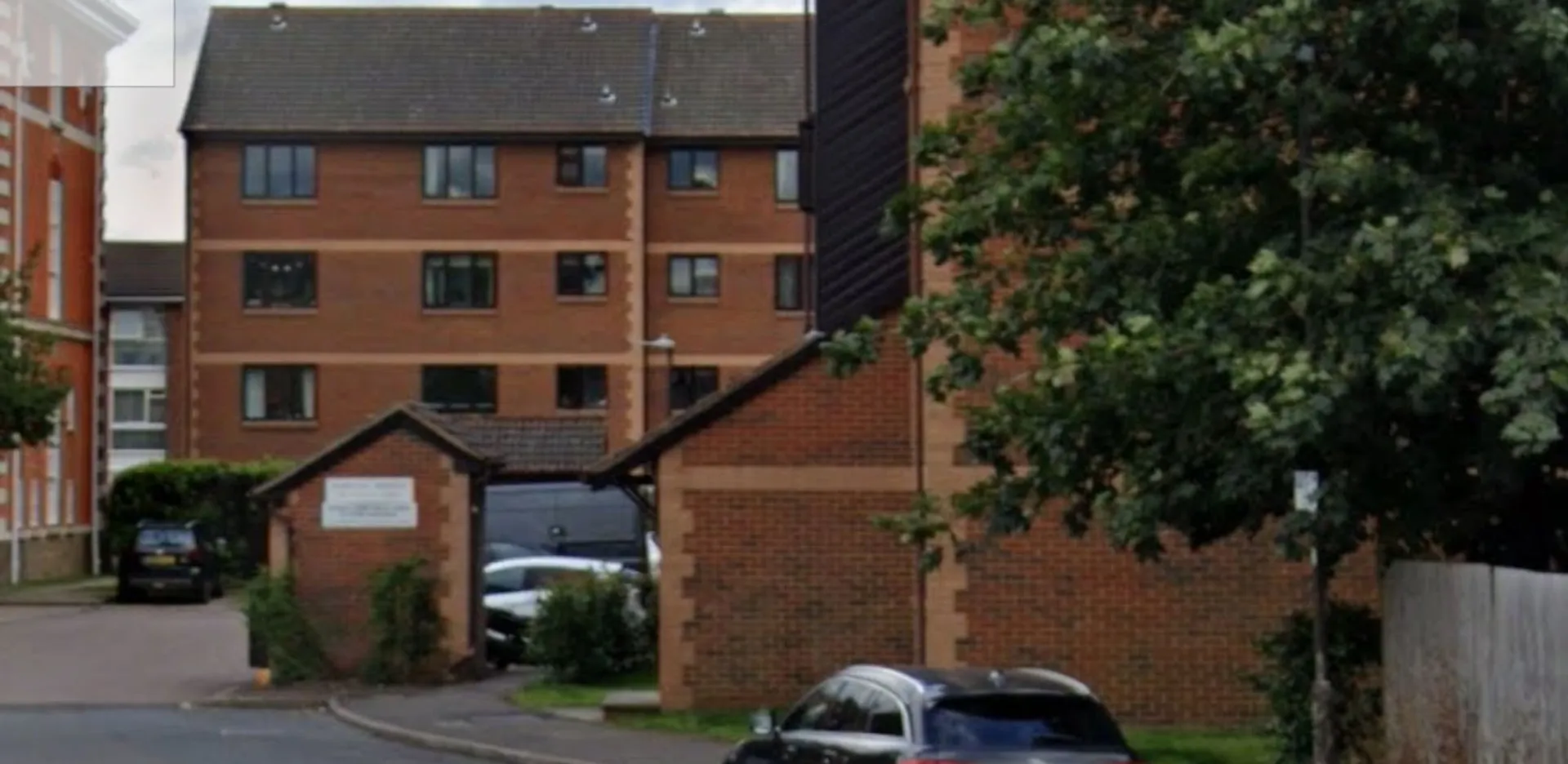 Flat Cross Road in Greater London