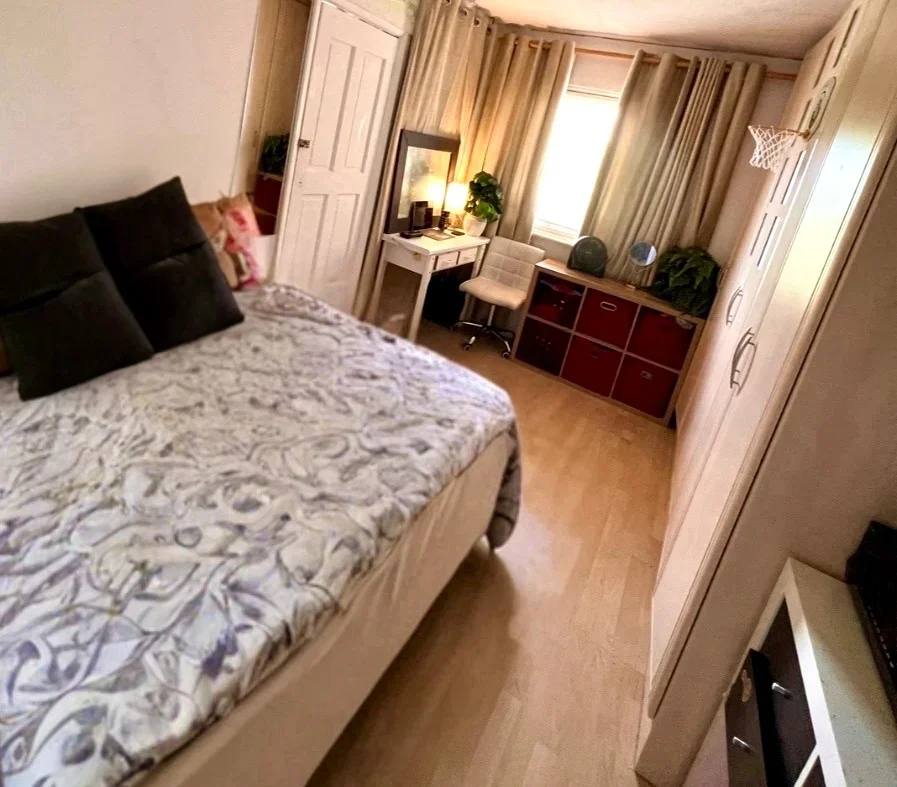 Room Osterley Road in Greater London