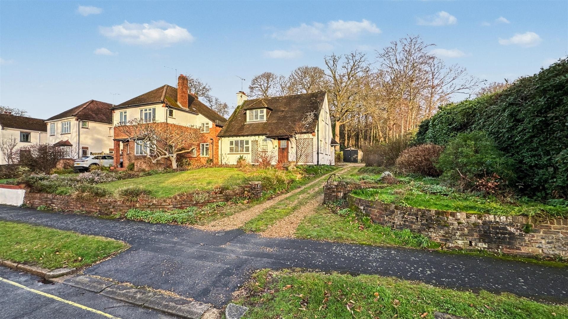 House Pierrefondes Avenue in Rushmoor