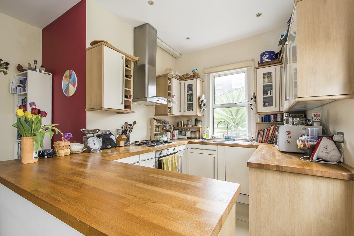 Flat Brandlehow Road in Greater London
