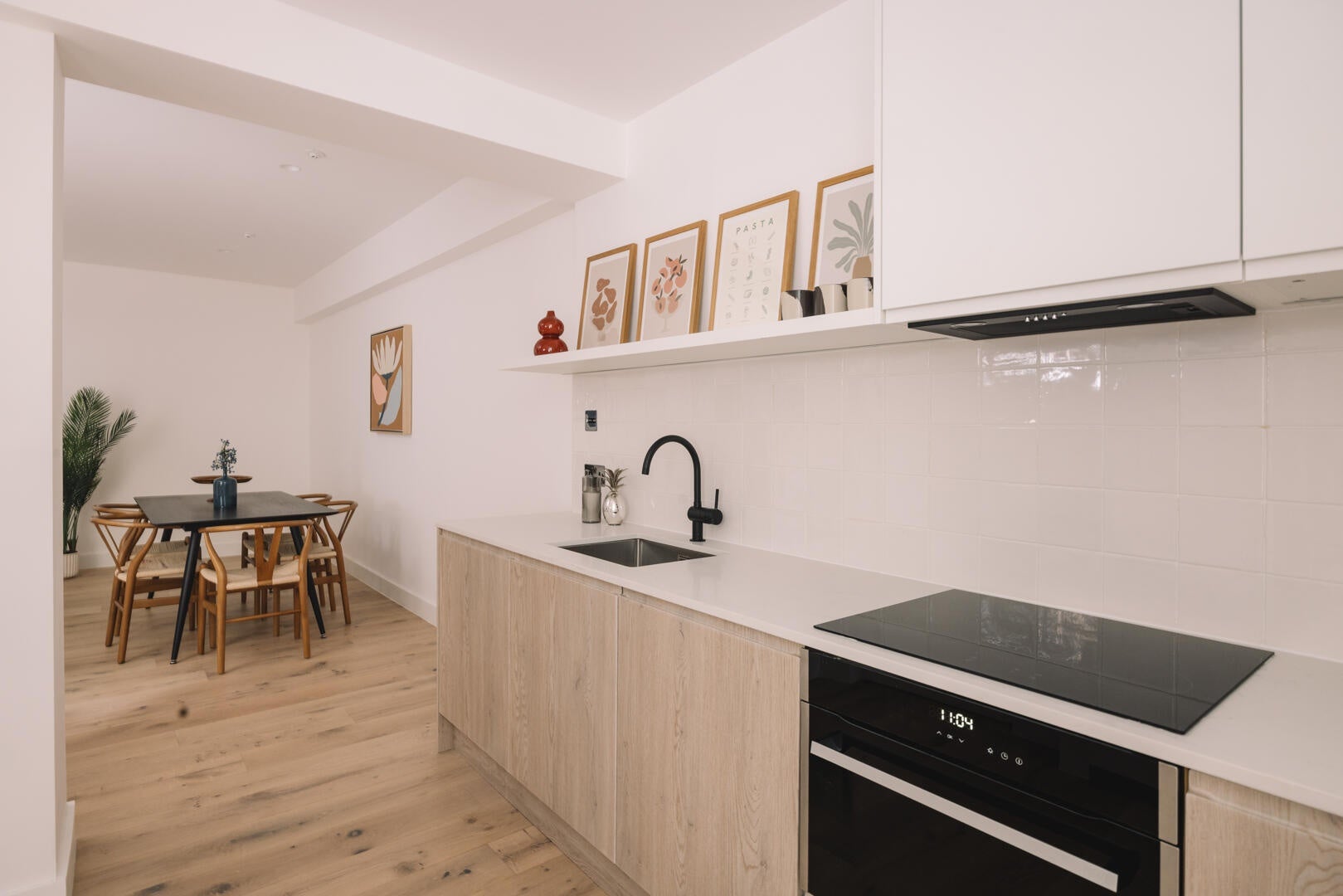 Flat Warwick Road in Greater London