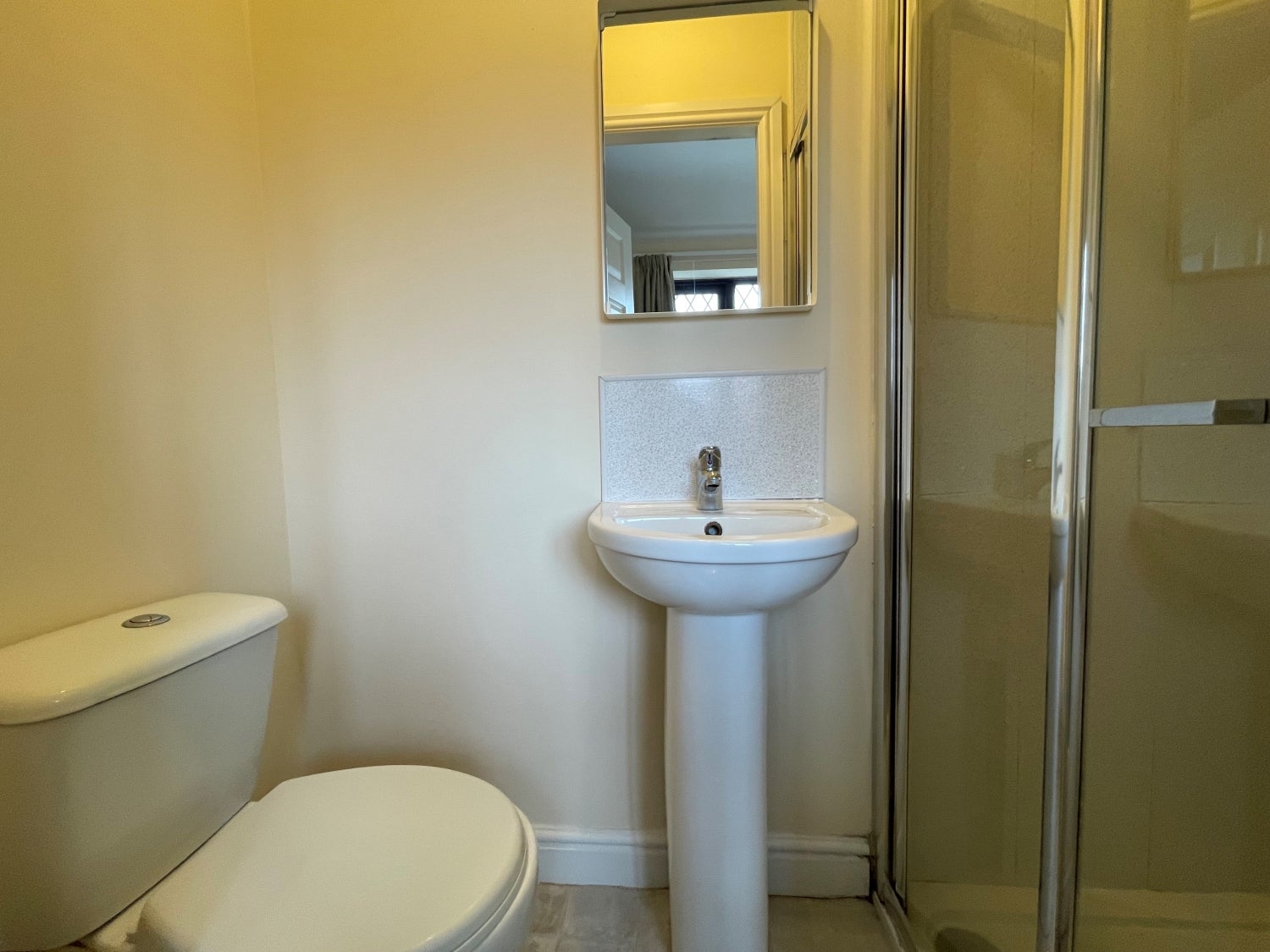 Room Dudley Road in Doncaster