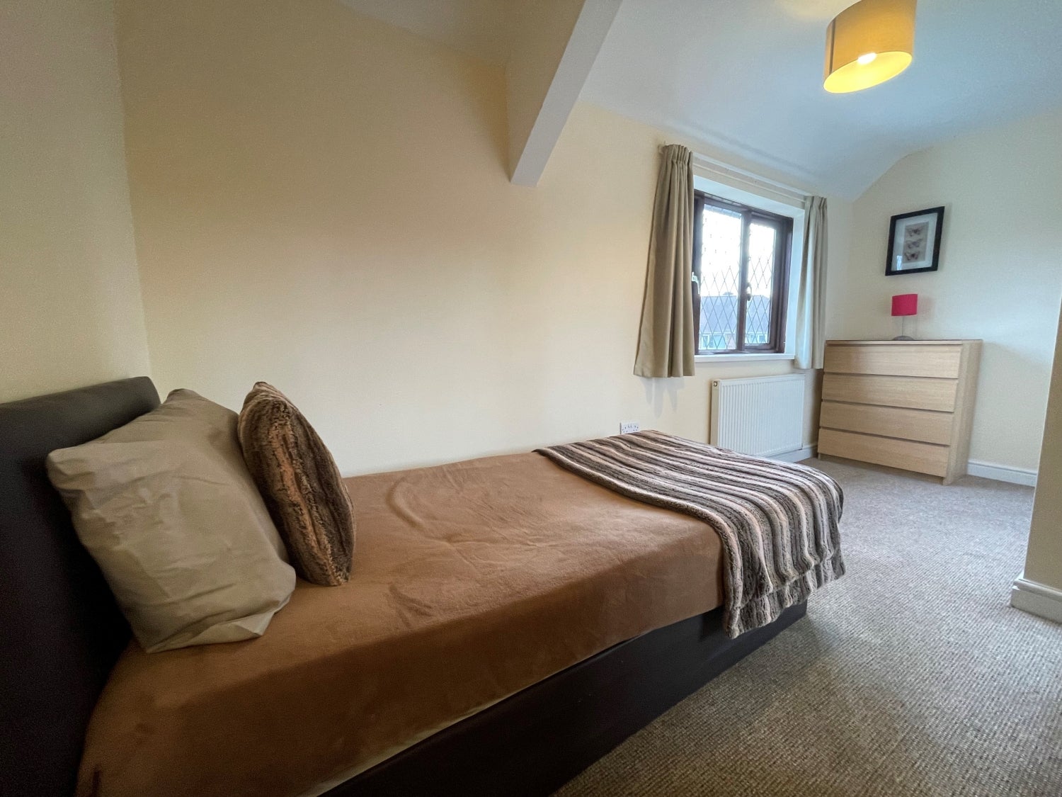 Room Dudley Road in Doncaster