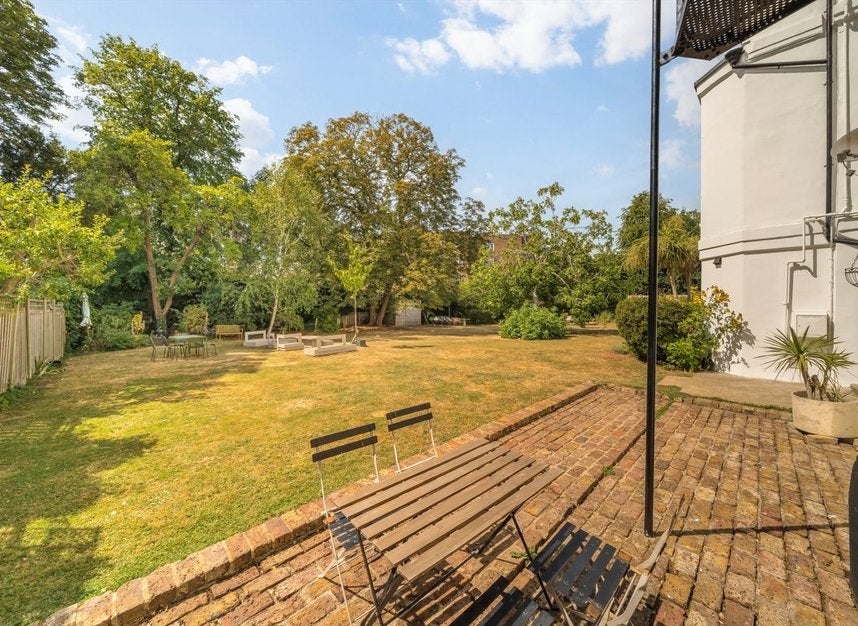 Flat Greville Road in Greater London