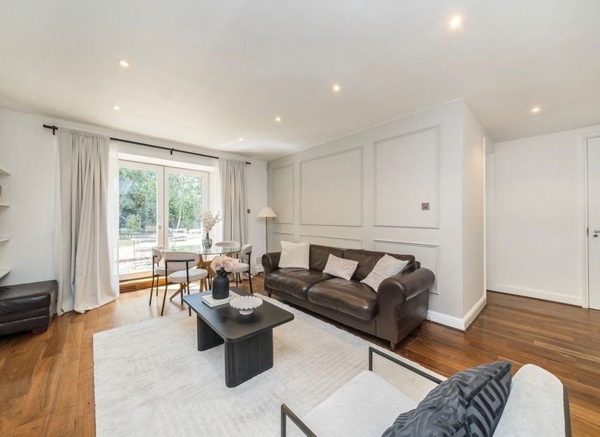 Flat Greville Road in Greater London