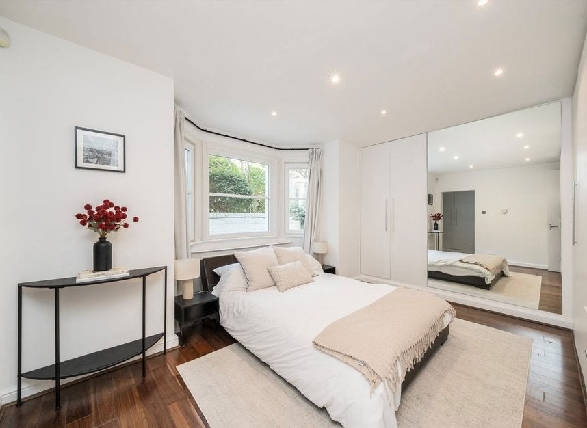 Flat Greville Road in Greater London