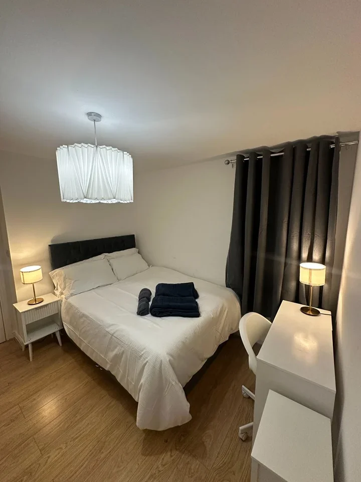 Flat Candle Street in Greater London