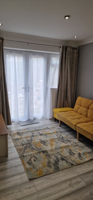 Room Cuckmere Crescent in Crawley