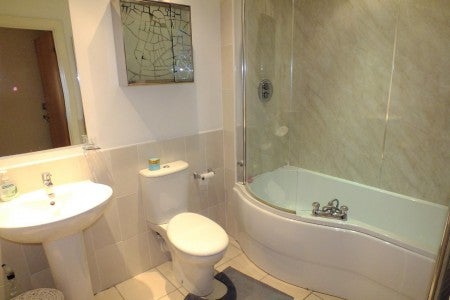 Flat Sandmoor Avenue in Leeds
