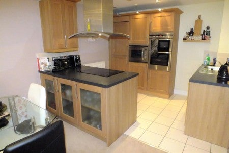 Flat Sandmoor Avenue in Leeds