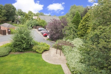 Flat Sandmoor Avenue in Leeds