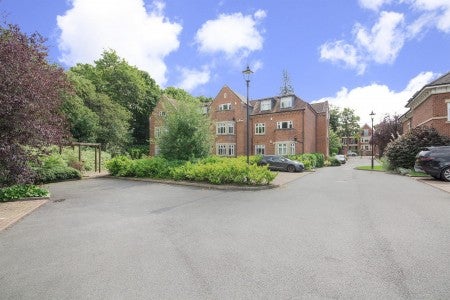 Flat Sandmoor Avenue in Leeds