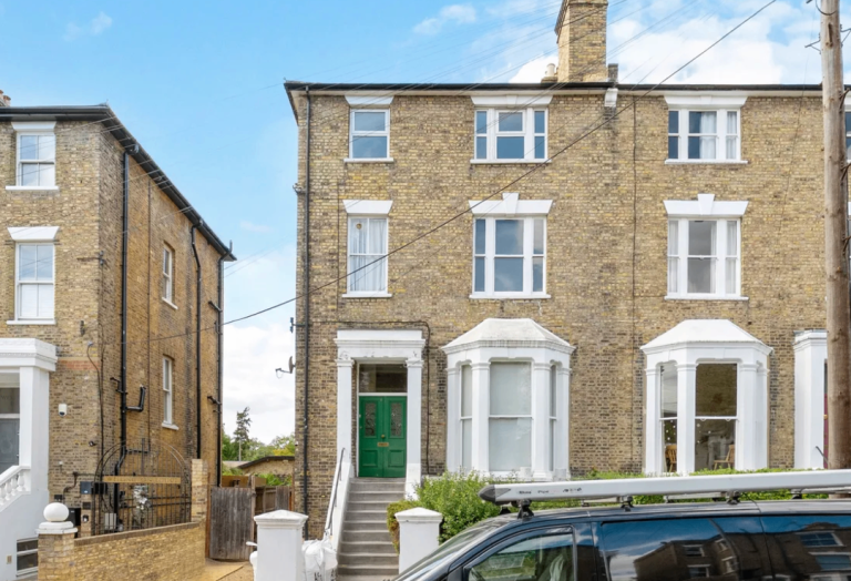 Flat Wimbledon Park Road in Greater London
