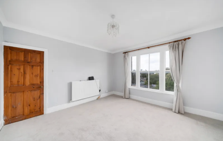 Flat Wimbledon Park Road in Greater London