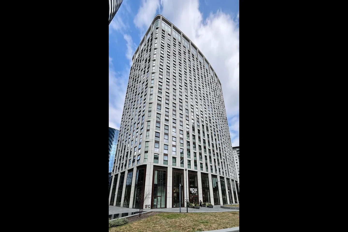Flat Crossharbour Plaza in Greater London