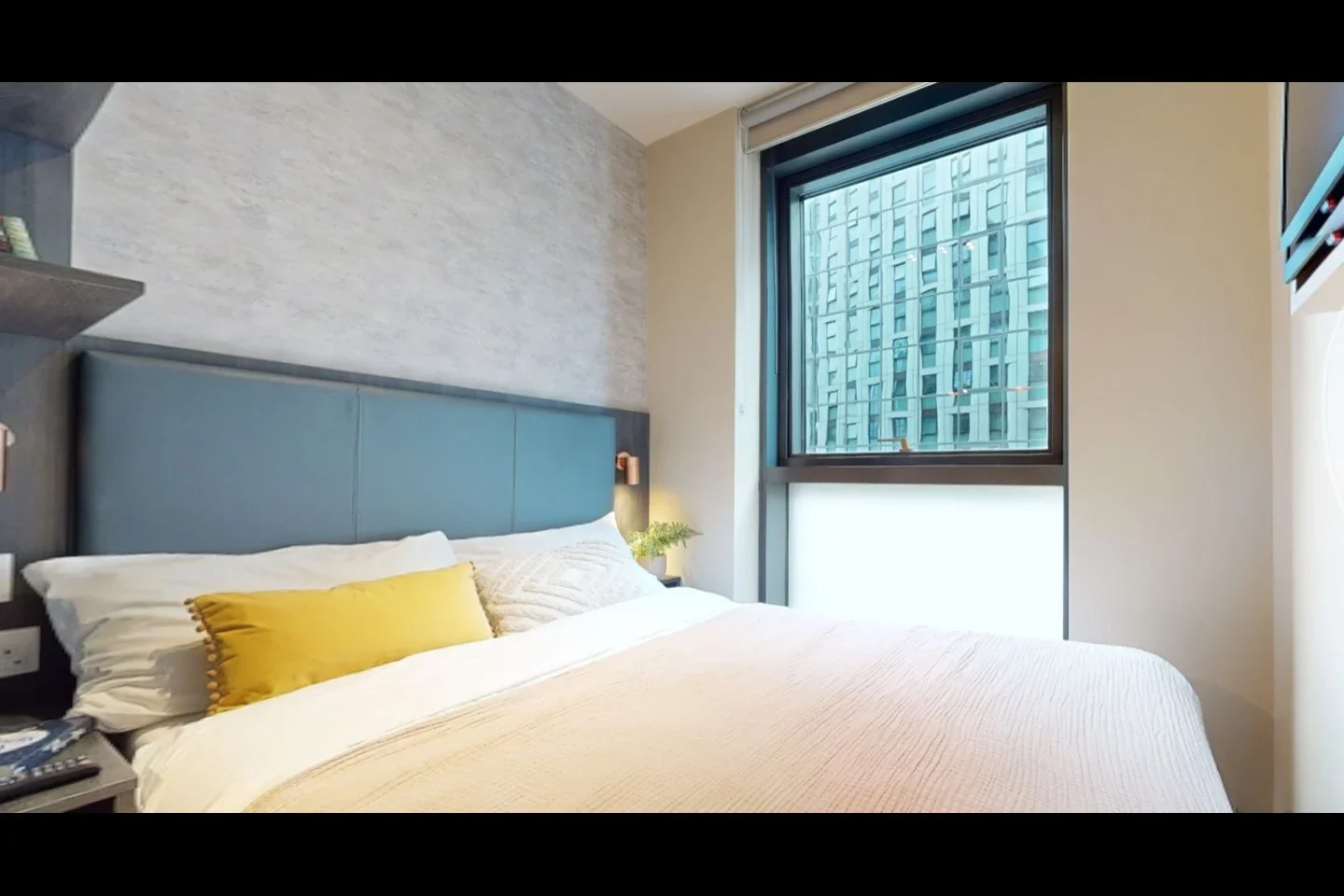 Flat Crossharbour Plaza in Greater London