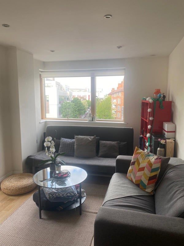 Flat Blackstock Road in Greater London