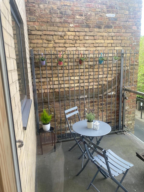 Flat Blackstock Road in Greater London