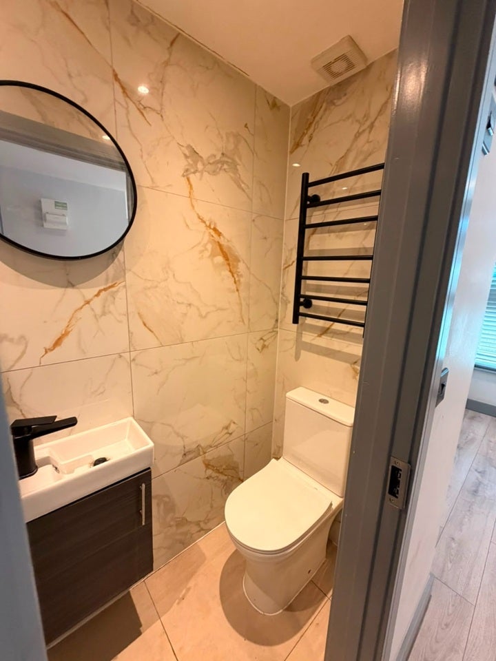 Room Longfellow Road in Greater London