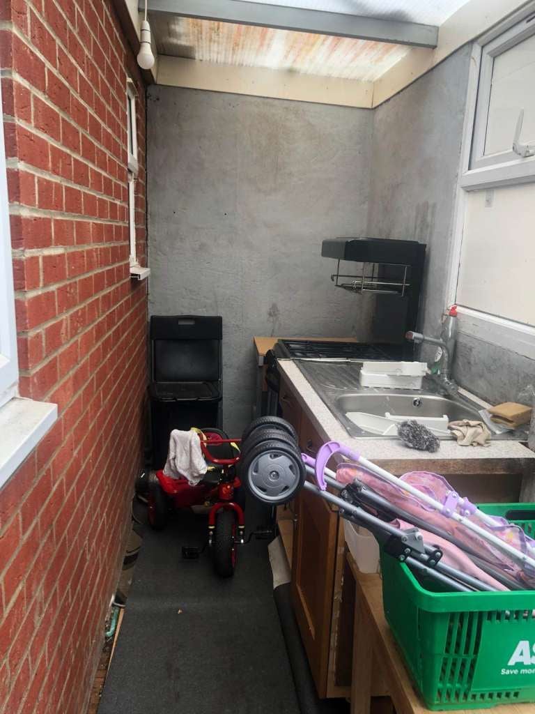 Room Upney Lane in Greater London