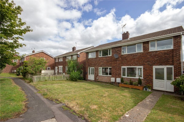 Flat Linnet Close in Patchway