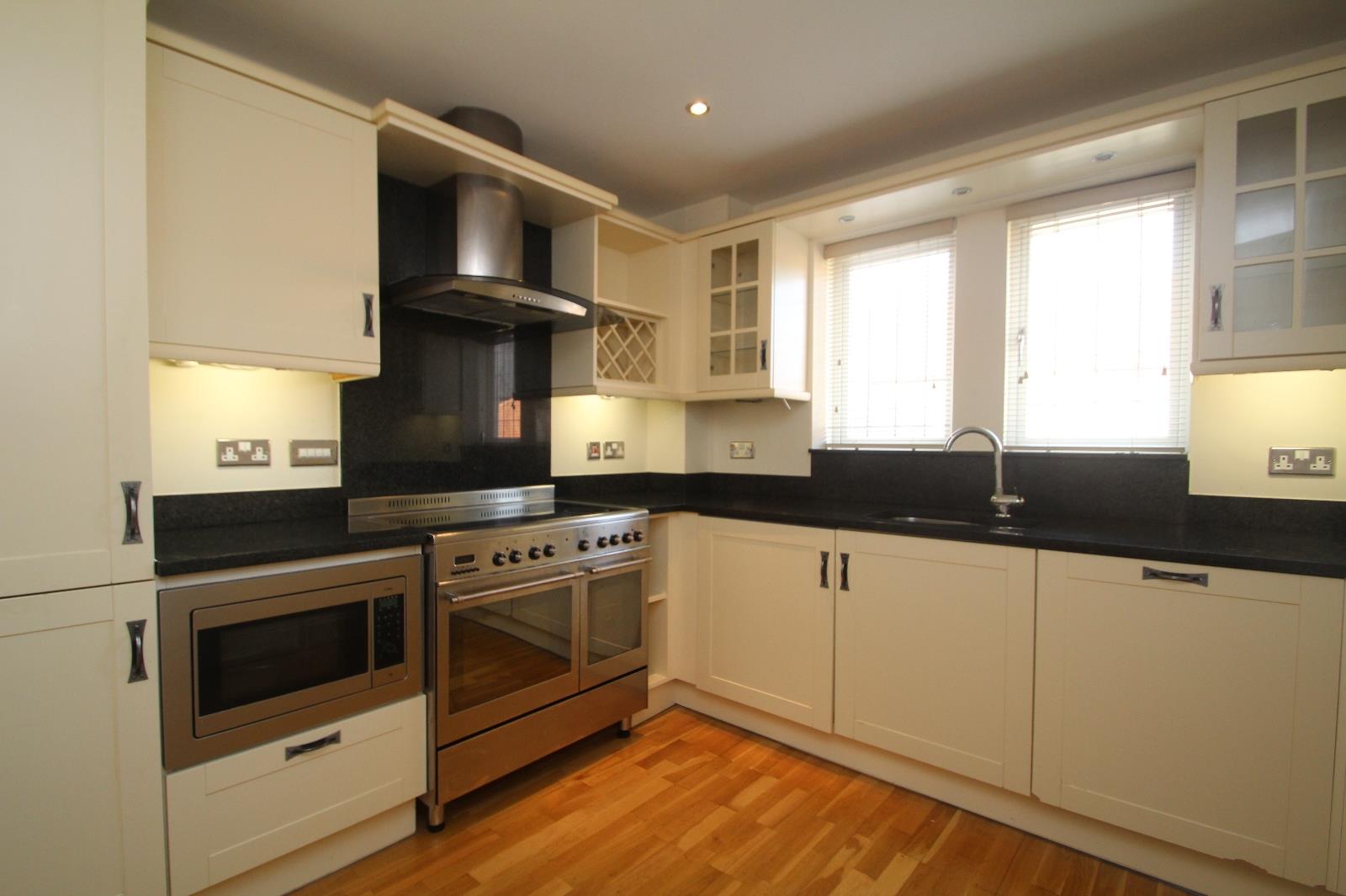 Flat Micklethwaite Grove in Leeds