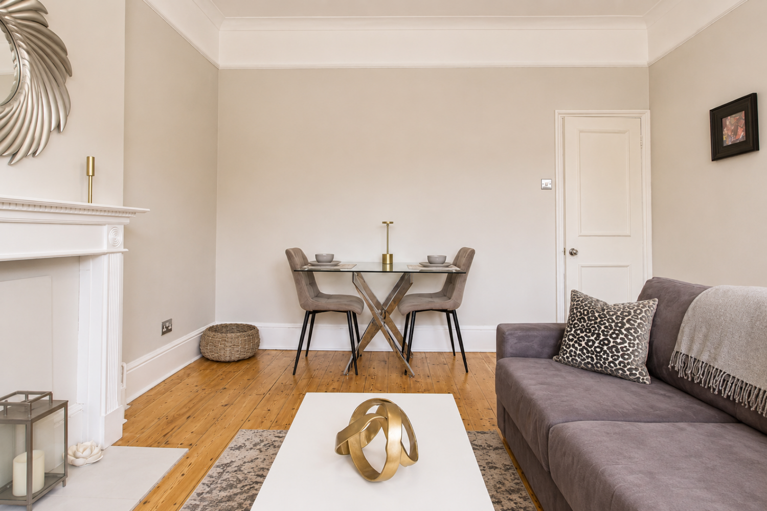 Flat Gleneldon Road in Greater London