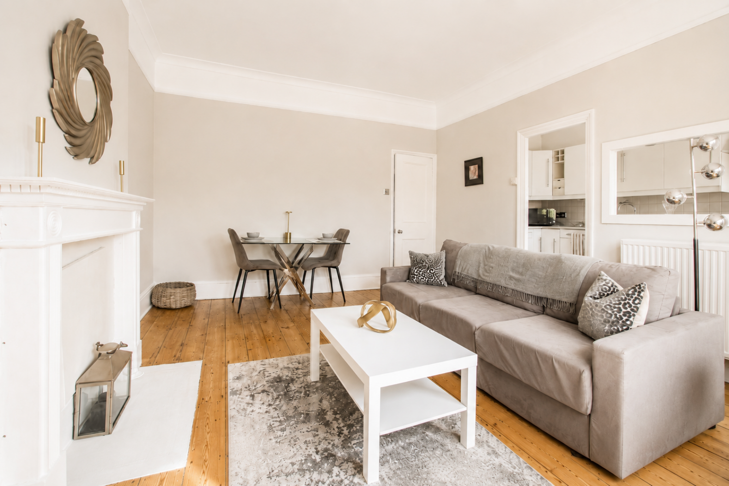 Flat Gleneldon Road in Greater London