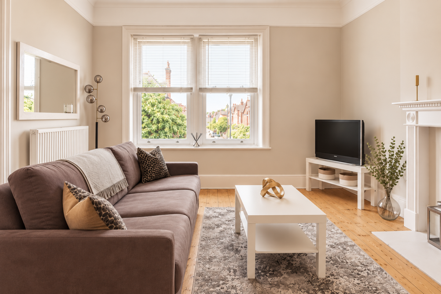 Flat Gleneldon Road in Greater London