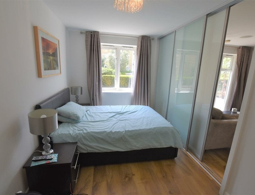 Flat Park Lodge Avenue in Greater London