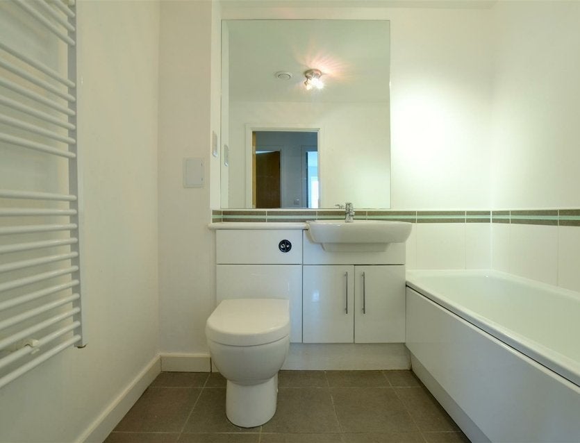 Flat Park Lodge Avenue in Greater London